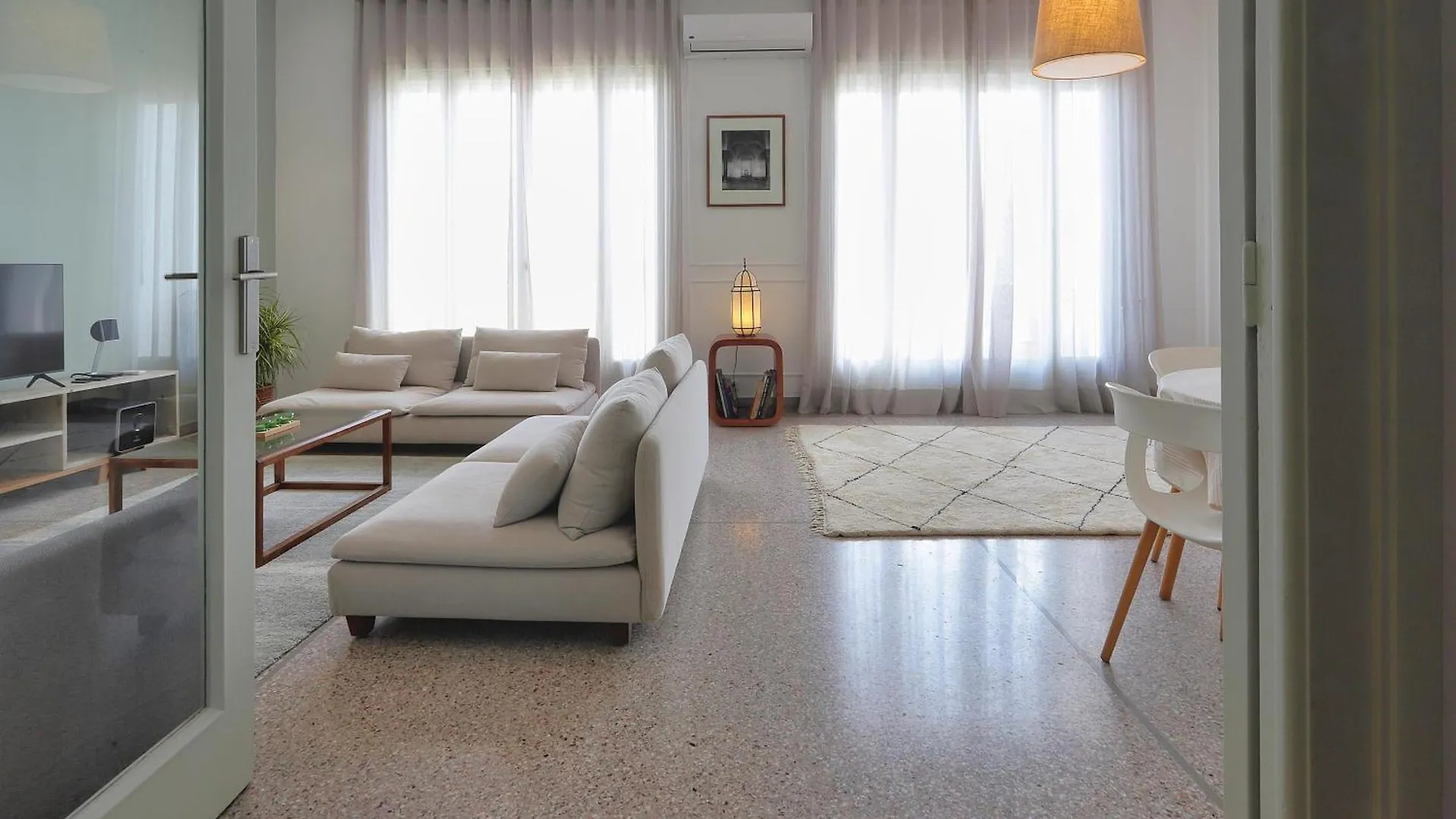 Apartment The 31 Grand Theatre By Ib Signature - Boho Chic 1Br Apt - With Wifi - Self Check-In - 24 X7 Security - City View With Terrace - Walk To Cafes! City Centre, Tram Casablanca