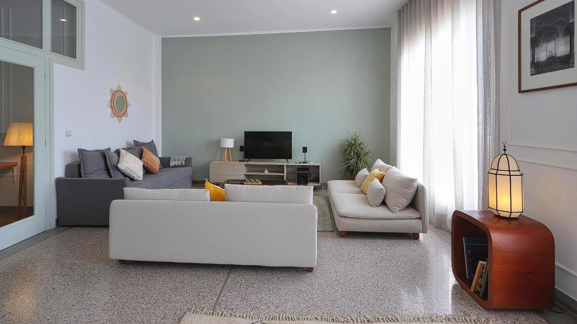 Apartment The 31 Grand Theatre By Ib Signature - Boho Chic 1Br Apt - With Wifi - Self Check-In - 24 X7 Security - City View With Terrace - Walk To Cafes! City Centre, Tram Casablanca